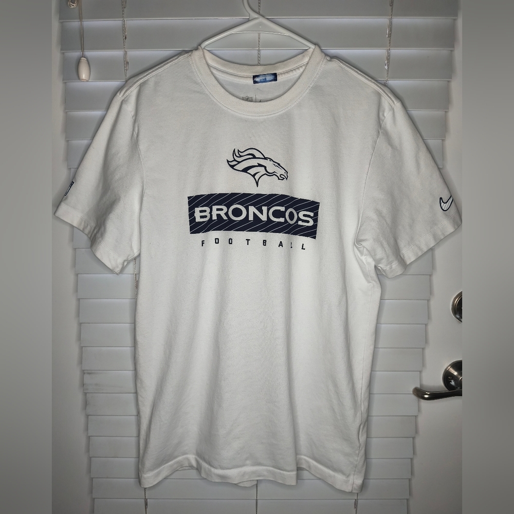 Nike Broncos Men's T-shirt Size M White Dri Fit NFL Short Sleeve